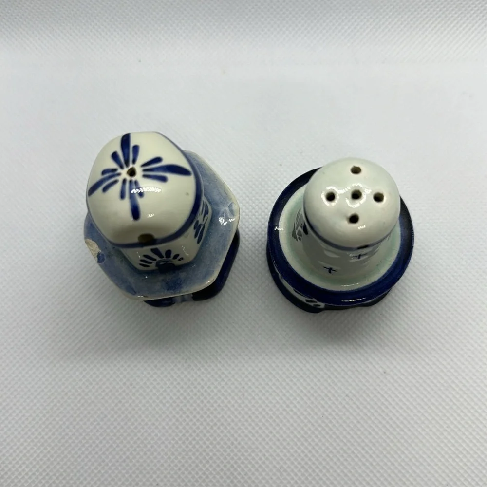 3/$25 Vintage Delft Blue windmill salt and pepper shakers. - Picture 6 of 6